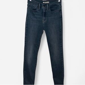 Levi’s Slimming Slim Jeans